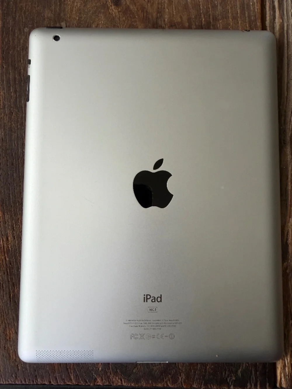iPad 2 Model a1395 16GB with leather case as bonus